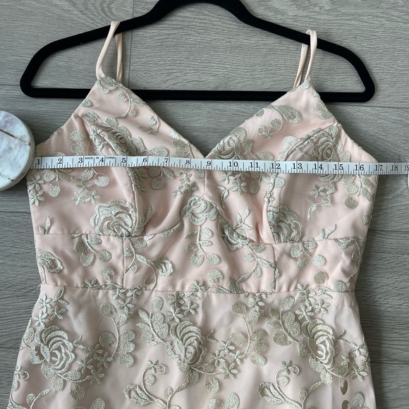 Beautiful custom dress - Picture 4 of 7